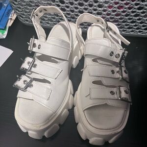 🖤(10 for $10) White Chunky Strap Sandals